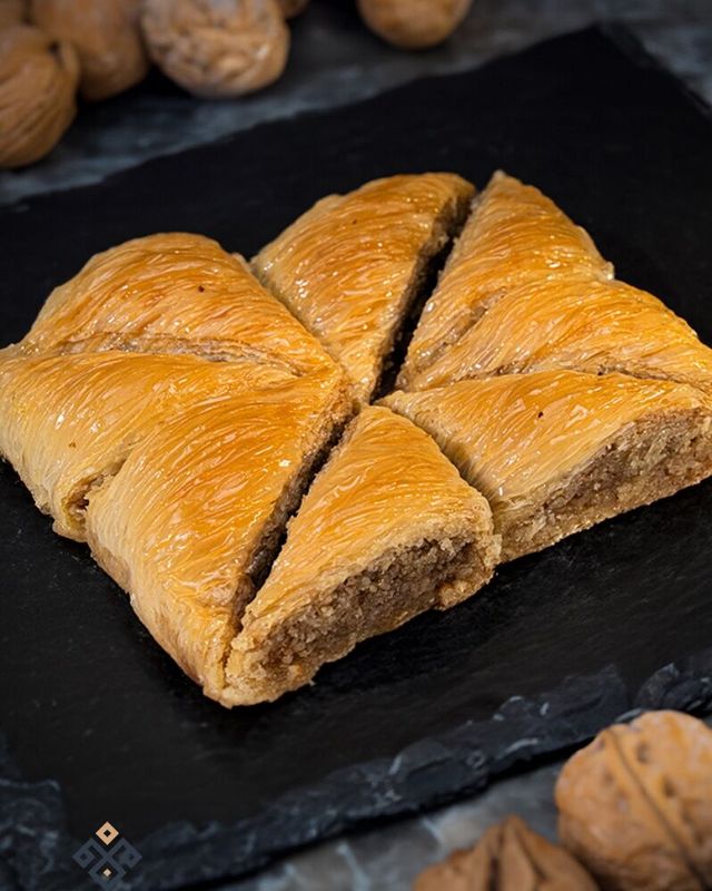 Cevizli Piramit Baklava – Kilimli Baklava Denizli