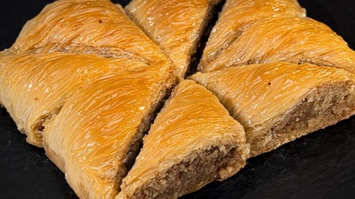 Fıstıklı mı, Cevizli mi? Baklava Seçerken Bilmeniz Gerekenler