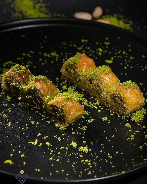 Fıstıklı Dürüm – Kilimli Baklava
